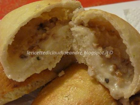 Panzerotti con crescenza e noci, al forno