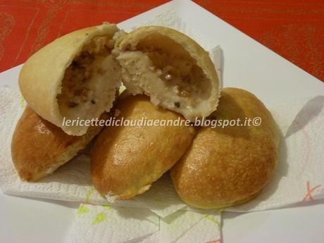 Panzerotti con crescenza e noci, al forno