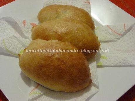 Panzerotti con crescenza e noci, al forno