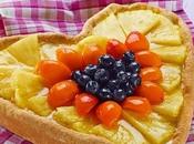 Cuor crostata, ananas, albicocche mirtilli perfetta festeggiare Valentino.