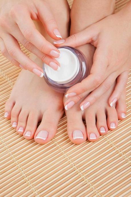 Coccolare i piedi con una crema fai date