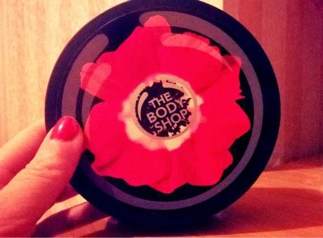 Smoky Poppy testing by The Lunch Girls. Nuova linea di The Body Shop