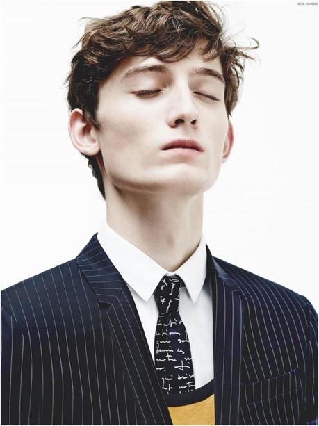 Dior Homme Essentials Spring 2015 Menswear Suits Stripes 001 800x1067 Pinstripes Remixed: Dior Homme celebra Abiti & Stripes per la Primavera / Estate 2015 Les Essentiels