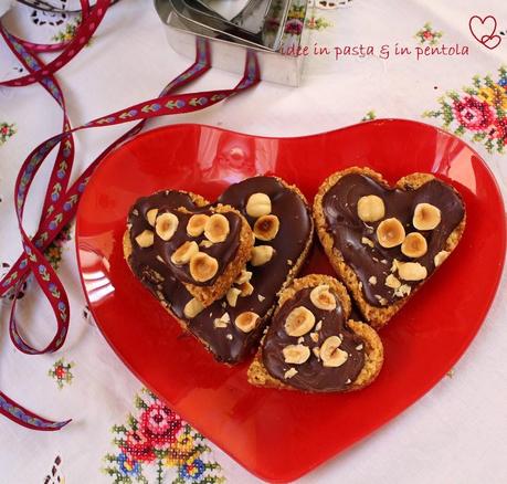 Crunchy Hearts, Cuori Croccanti di Crusca con Topping di Cioccolato e Nocciole