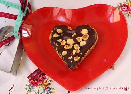 Crunchy Hearts, Cuori Croccanti di Crusca con Topping di Cioccolato e Nocciole