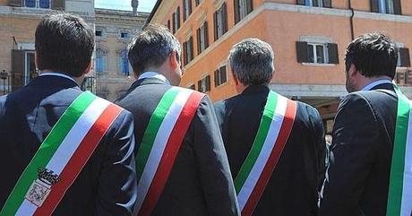 Comuni siciliani protestano per i tagli insostenibili del Governo e della Regione sindaci spallle