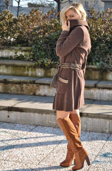 outfit cappotto marrone cappotto in lana cotta come abbinare il marrone stivali marroni outfit shorts outfit shorts inverno outfit camicia azzurra come abbinare gli shorts in inverno abbinamenti camicia abbinamenti marrone come abbinare il marrone borsa lobra pitonata how to wear brown wool brown coat cappotto fattori fashion blogger italiane mariafelicia magno colorblock by felym fattori italia mariafelicia magno fashion blogger blog di moda italiani blogger italiane di moda ragazze bionde orecchini a cuore collana a forma di chiavi borsa lobra lobra bag outfit invernali outfit febbraio 2015 winter outfits fashion bloggers italy girls blondie blonde girls 