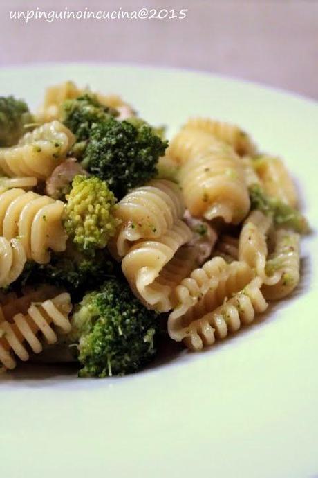 Radiatori con pesce spada, broccoletti e pesto di pistacchi 