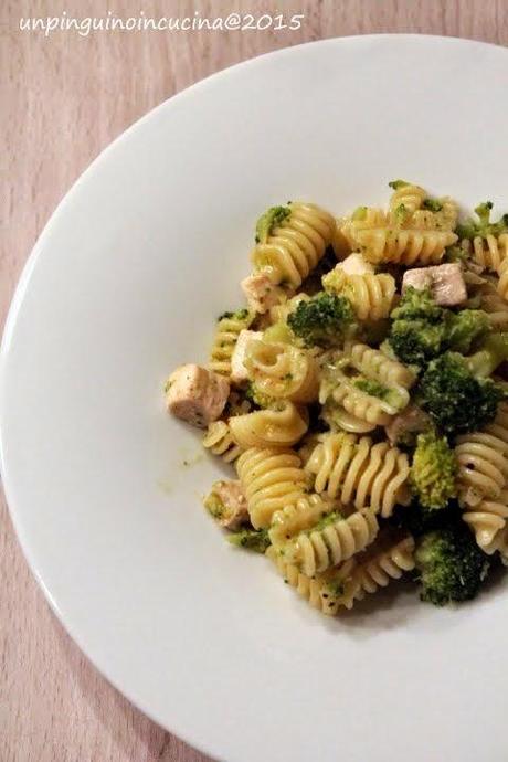 Radiatori con pesce spada, broccoletti e pesto di pistacchi 