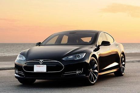 Tesla, Elon Musk si prepara a vendere milioni di auto elettriche