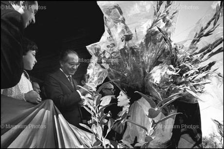 Italia. Basilicata. Matera, 1971. Il primo ministro Colombo inaugura una statua di Alcide De Gasperi. © Henri Cartier-Bresson/Magnum Photos