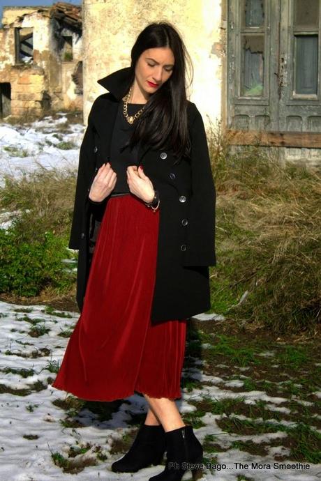 rosso, bianco, nero, fashion, fashionblog, fashionblogger, diy necklace, themorasmoothie, ootd, look, lookoftheday, italian fashion blogger, fashion blog italia, fashion blogger italiana, ootd, outfit, outfitoftheday, model, girl, me gonna rossa, gonna plissettata, neve