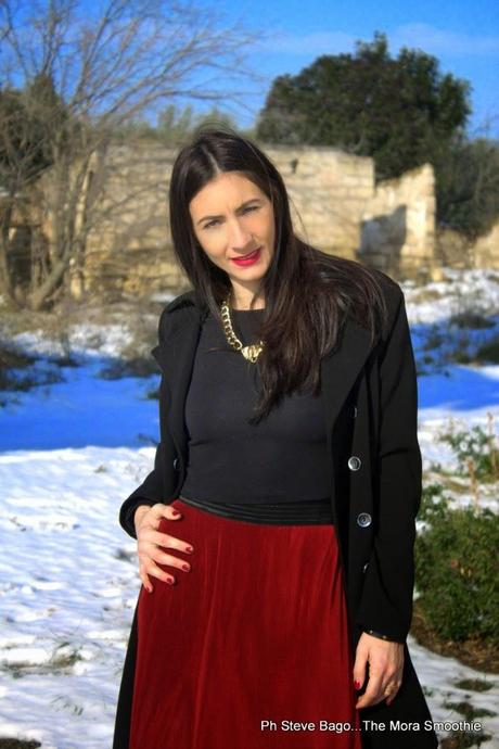 rosso, bianco, nero, fashion, fashionblog, fashionblogger, diy necklace, themorasmoothie, ootd, look, lookoftheday, italian fashion blogger, fashion blog italia, fashion blogger italiana, ootd, outfit, outfitoftheday, model, girl, me gonna rossa, gonna plissettata, neve