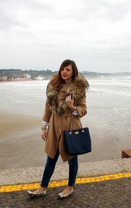 Outfit: cappotto cammello, ballerine leopardate e borsa blu by Franco Pugi