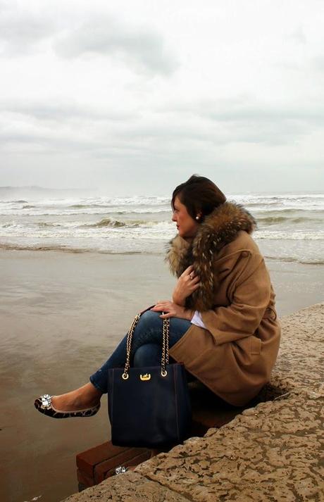 Outfit: cappotto cammello, ballerine leopardate e borsa blu by Franco Pugi