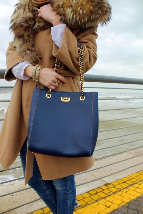 Outfit: cappotto cammello, ballerine leopardate e borsa blu by Franco Pugi