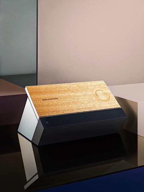 BEOSOUND MOMENT DI BANG & OLUFSEN E' ARRIVATO