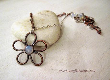 Last minute - collana con ciondolo a fiore