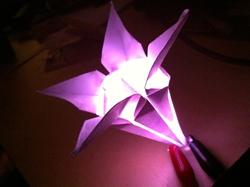 Fiore origami con luce