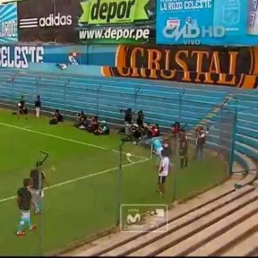 (VIDEO)Incredible goal from corner kick in Peru! Carlos Lobaton of Club Sporting Cristal v Cienciano..