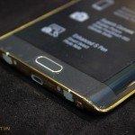 A-closer-look-at-the-gold-version-of-the-Galaxy-Note-Edge (2)