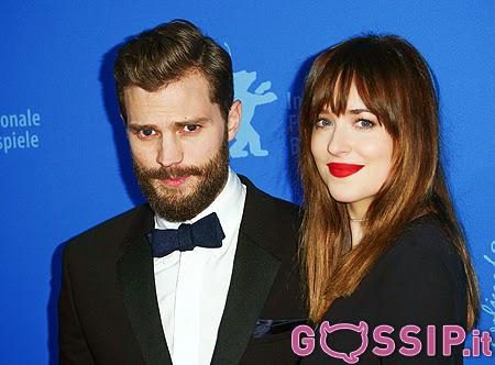 Dakota Johnson e Jamie Dornan bellissimi sul red carpet di '50 sfumature di grigio'