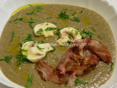 Vellutata di funghi con porcini e croccante di pancetta affumicata