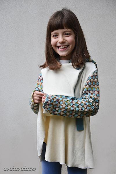 One Cardigan di Serger Pepper. Cartamodello versatile per un cardigan incrociato con laccio e gonnellina.Diverse opzioni per cappuccio, maniche e bottoni. Recensione di www.cucicucicoo.com