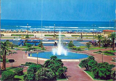 Viareggio - Piazza Mazzini in una cartolina degli anni '70