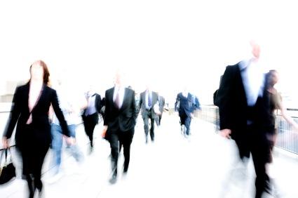 Biz-people-walking-fast-blurred