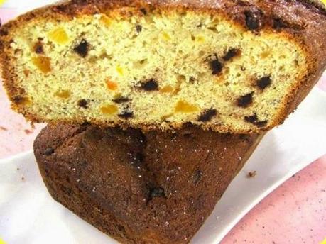 Plum Cake con gocce di cioccolato, banane ed albicocche