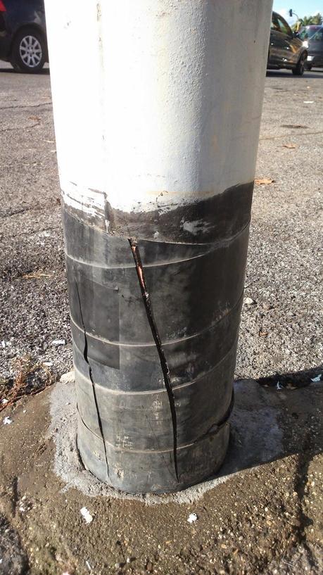 Il mistero dei pali della luce tagliati e scorticati. Un nuovo scandalo in pieno stile 'Mafia Capitale' o solo complottismo?