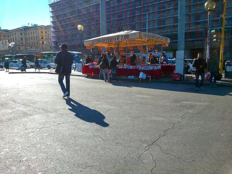 Roma Termini e Piazza dei Cinquecento: capolinea dell'umanità. 80 foto strazianti per provare a rendersi conto di come è ridotta la zona più importante della città