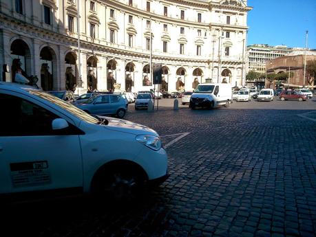 Roma Termini e Piazza dei Cinquecento: capolinea dell'umanità. 80 foto strazianti per provare a rendersi conto di come è ridotta la zona più importante della città