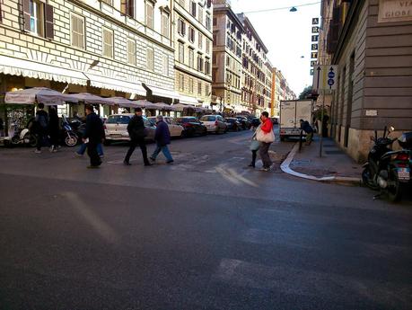 Roma Termini e Piazza dei Cinquecento: capolinea dell'umanità. 80 foto strazianti per provare a rendersi conto di come è ridotta la zona più importante della città