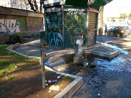 Roma Termini e Piazza dei Cinquecento: capolinea dell'umanità. 80 foto strazianti per provare a rendersi conto di come è ridotta la zona più importante della città