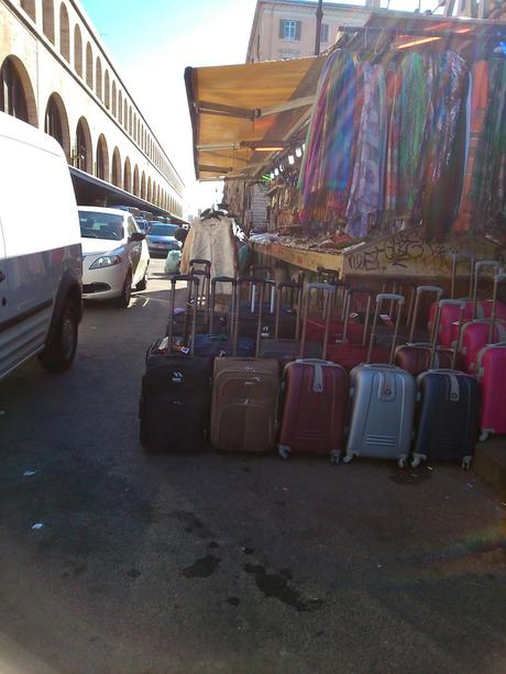 Roma Termini e Piazza dei Cinquecento: capolinea dell'umanità. 80 foto strazianti per provare a rendersi conto di come è ridotta la zona più importante della città