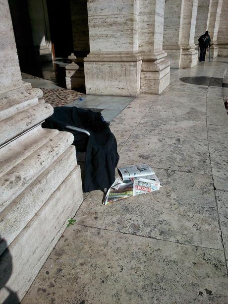 Roma Termini e Piazza dei Cinquecento: capolinea dell'umanità. 80 foto strazianti per provare a rendersi conto di come è ridotta la zona più importante della città