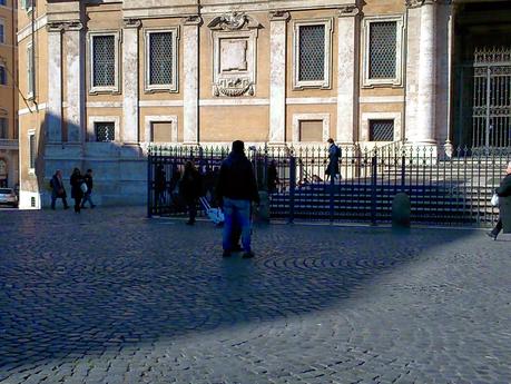 Roma Termini e Piazza dei Cinquecento: capolinea dell'umanità. 80 foto strazianti per provare a rendersi conto di come è ridotta la zona più importante della città