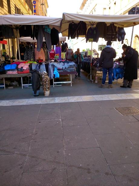 Roma Termini e Piazza dei Cinquecento: capolinea dell'umanità. 80 foto strazianti per provare a rendersi conto di come è ridotta la zona più importante della città