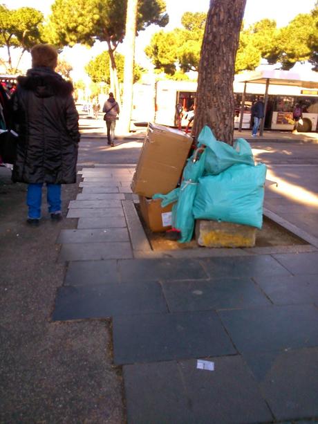 Roma Termini e Piazza dei Cinquecento: capolinea dell'umanità. 80 foto strazianti per provare a rendersi conto di come è ridotta la zona più importante della città