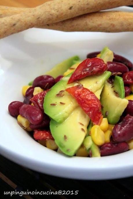 Insalata di avocado, fagioli rossi e mais 