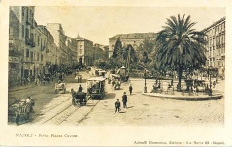Passeggiando per Napoli: la bellezza storica di piazza Cavour