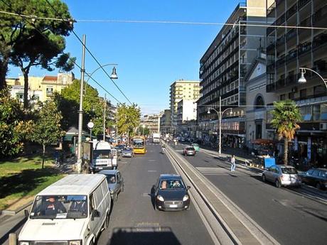 Passeggiando per Napoli: la bellezza storica di piazza Cavour