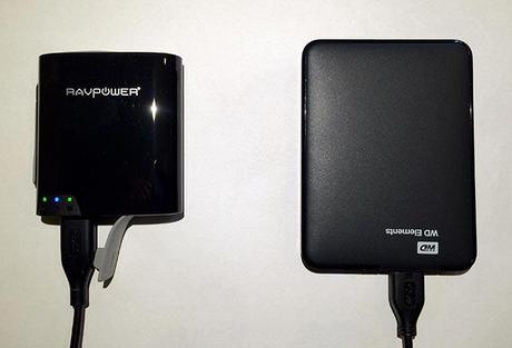 RavPower RP-WD02, la batteria che ricarica dispositivi, condivide file e reti Wi-Fi