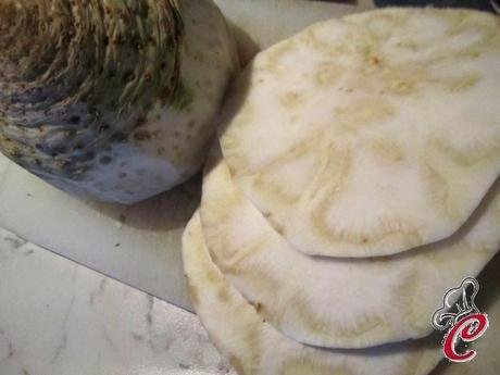 Tortino di carciofi e sedano rapa in sfoglia croccante e dal cuore morbido: il fascino di un sapore nuovo