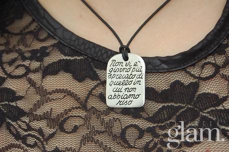 Look con pellicciotto collana ink