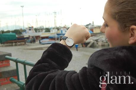 Look con pellicciotto orologio Daniel Wellington