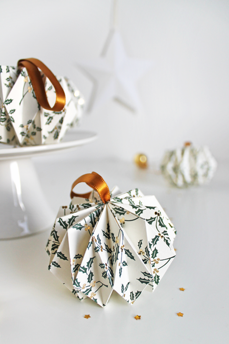 Christmas origami balls