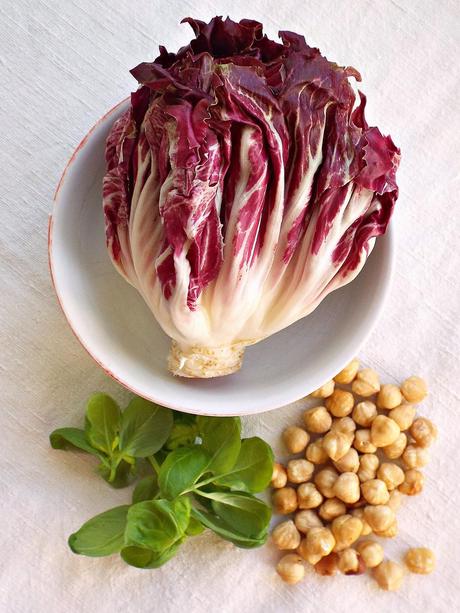 Pesto al radicchio e nocciole